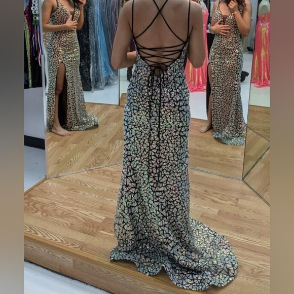 NOX Anabel Long prom and/or formal dress; size 2; black/silver. - Picture 3 of 4